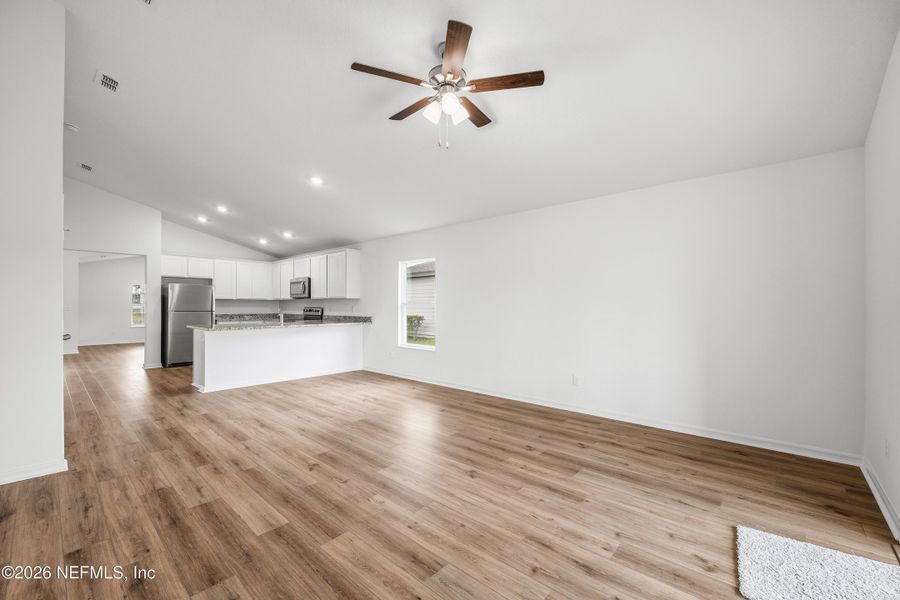 Spacious, unfurnished interior of a new home in Westport Landing, Jacksonville (Image 30).