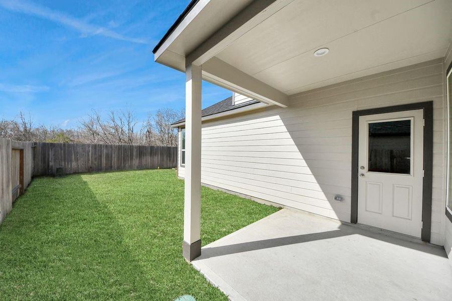 Exterior details and patio area of a home in Winfield Lakes, Fresno (Image 4).