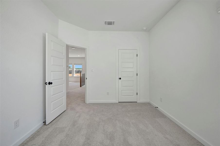 Spacious, unfurnished interior of a new home in Heritage, Dripping Springs (Image 33).