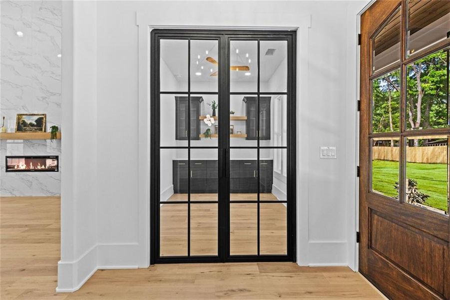 Exterior details and patio area of a home in , Monroe (Image 4).