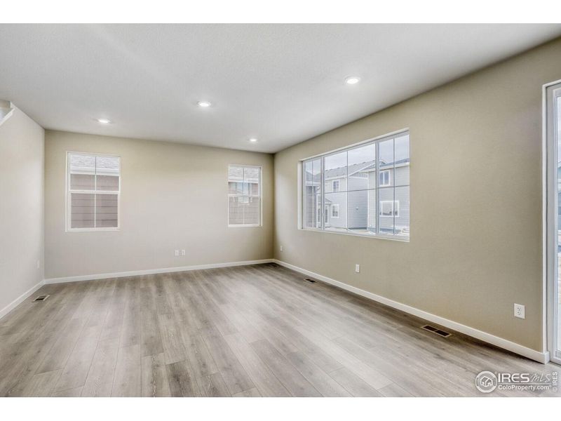 Spacious, unfurnished interior of a new home in Farmstead, Berthoud (Image 22).