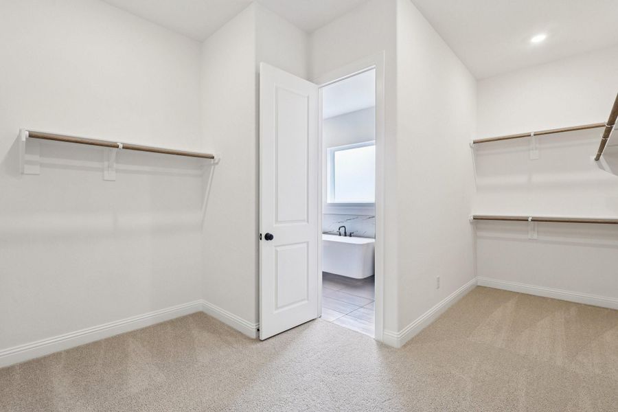 Spacious, unfurnished interior of a new home in Sienna 65', Missouri City (Image 24).