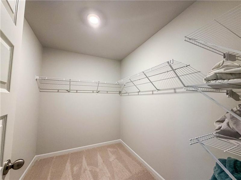 Spacious, unfurnished interior of a new home in , Stockbridge (Image 25).