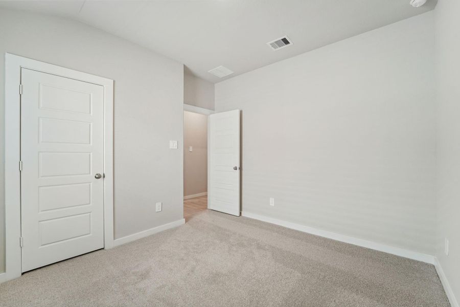 Spacious, unfurnished interior of a new home in Stewart's Ranch, Conroe (Image 29). Spacious, unfurnished interior of a new home in Stewart's Ranch, Conroe (Image 29).