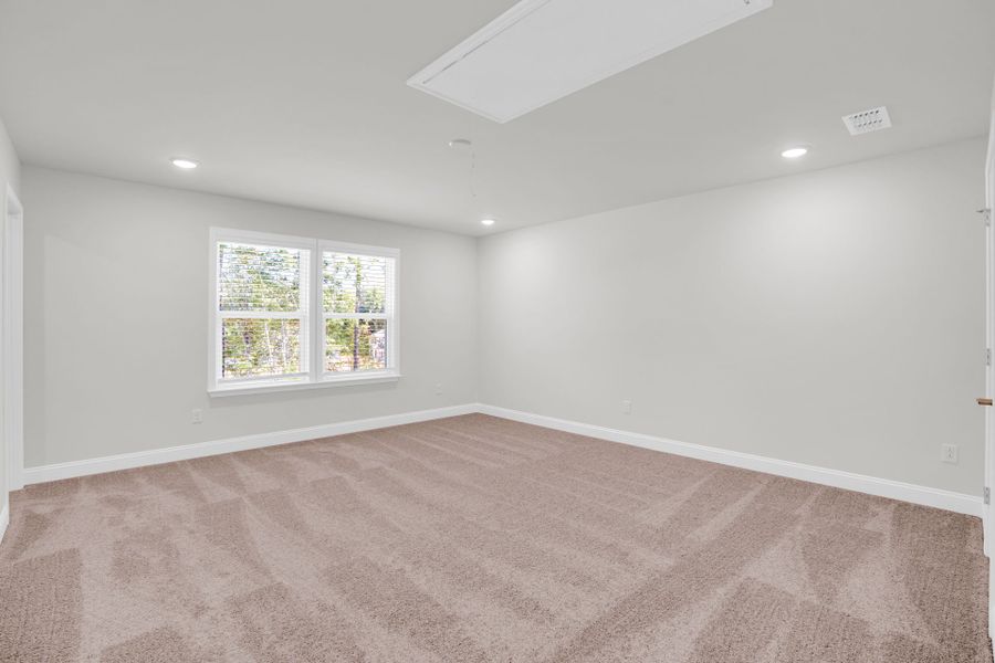 Spacious, unfurnished interior of a new home in Oakleaf Chase, Blythewood (Image 33).