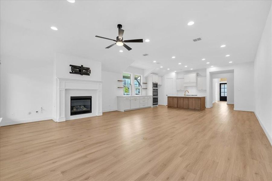 Spacious, unfurnished interior of a new home in , Fort Worth (Image 19).