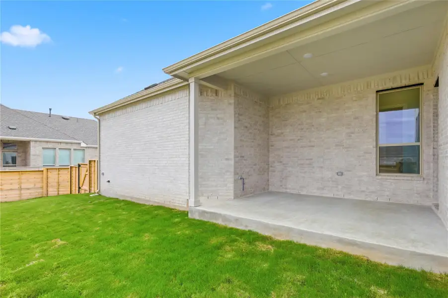 Exterior details and patio area of a home in Flora, Hutto (Image 4).