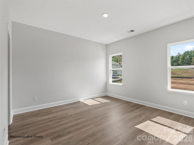 Spacious, unfurnished interior of a new home in , Asheville (Image 26).