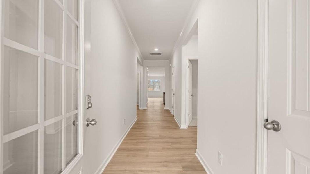 Spacious, unfurnished interior of a new home in Creekview, Atlanta (Image 8).