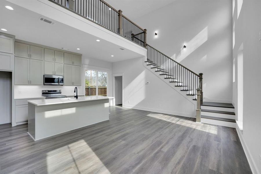 Furnished interior view inside a new home in , Waxahachie (Image 11).