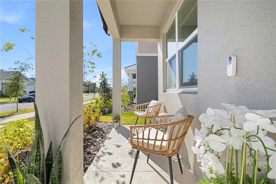 Exterior details and patio area of a home in , Orlando (Image 4).