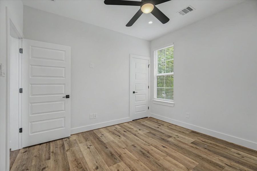 Spacious, unfurnished interior of a new home in , Houston (Image 25).