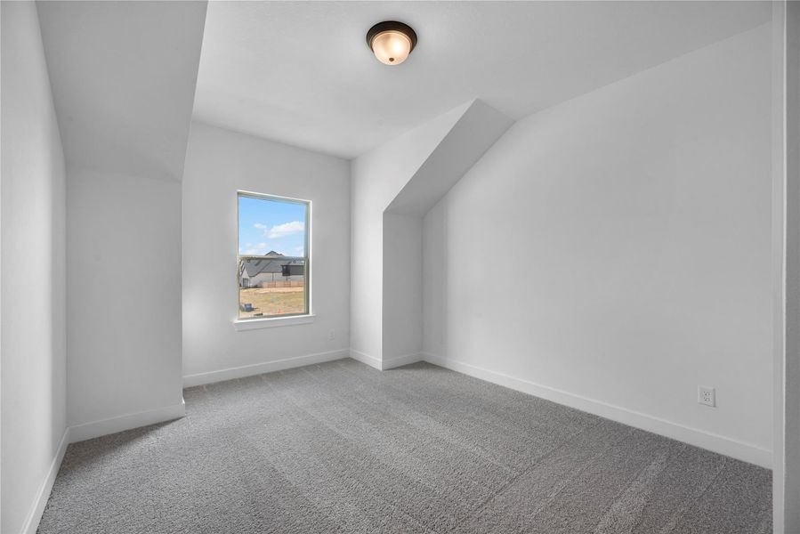 Spacious, unfurnished interior of a new home in Sienna, Missouri City (Image 18).