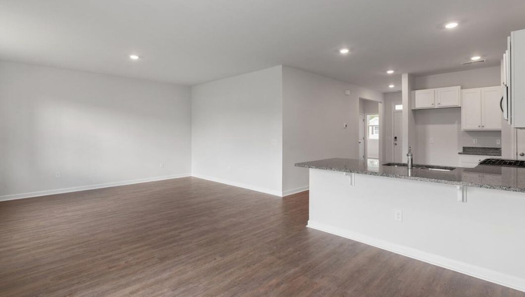 Spacious, unfurnished interior of a new home in Mariners Reach, Bolivia (Image 12).