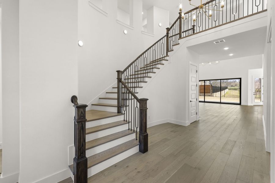 Spacious, unfurnished interior of a new home in StarView, Prosper (Image 23). Spacious, unfurnished interior of a new home in StarView, Prosper (Image 23).