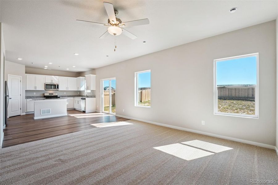 Spacious, unfurnished interior of a new home in Cottonwood Greens, Fort Lupton (Image 17).