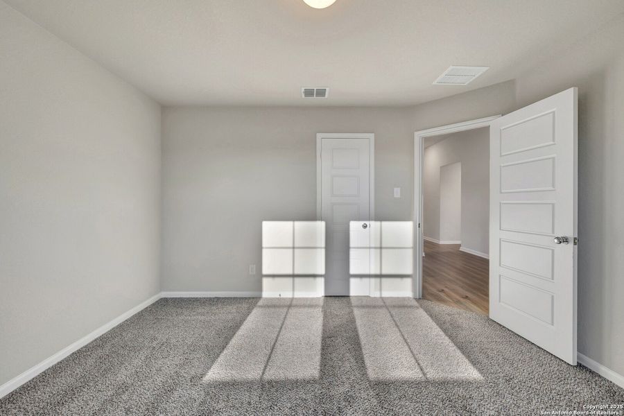 Spacious, unfurnished interior of a new home in Jordan's Ranch, San Antonio (Image 33). Spacious, unfurnished interior of a new home in Jordan's Ranch, San Antonio (Image 33).