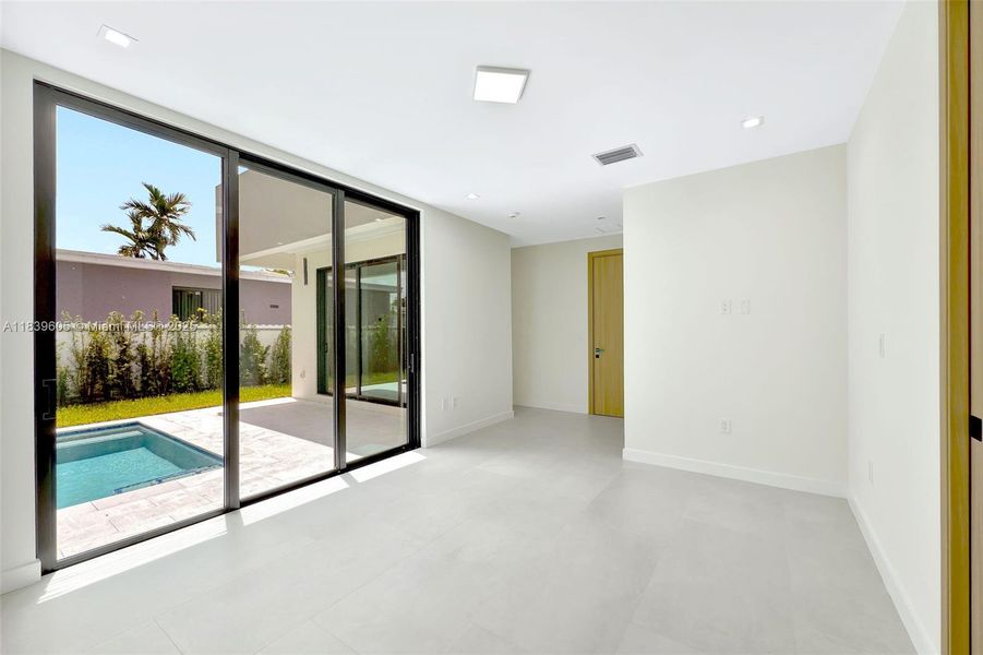 Spacious, unfurnished interior of a new home in , Miami (Image 7).