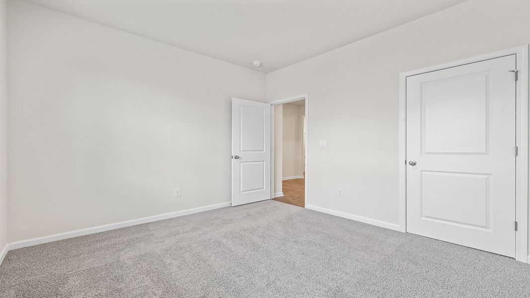 Spacious, unfurnished interior of a new home in Woodglen, Piedmont (Image 15).