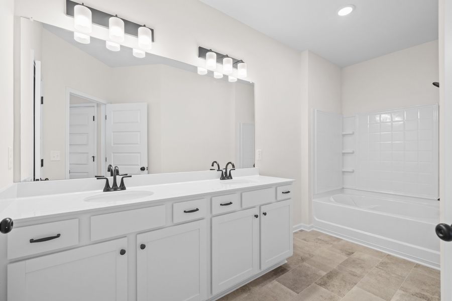 The Suwanee- Owner's Bath