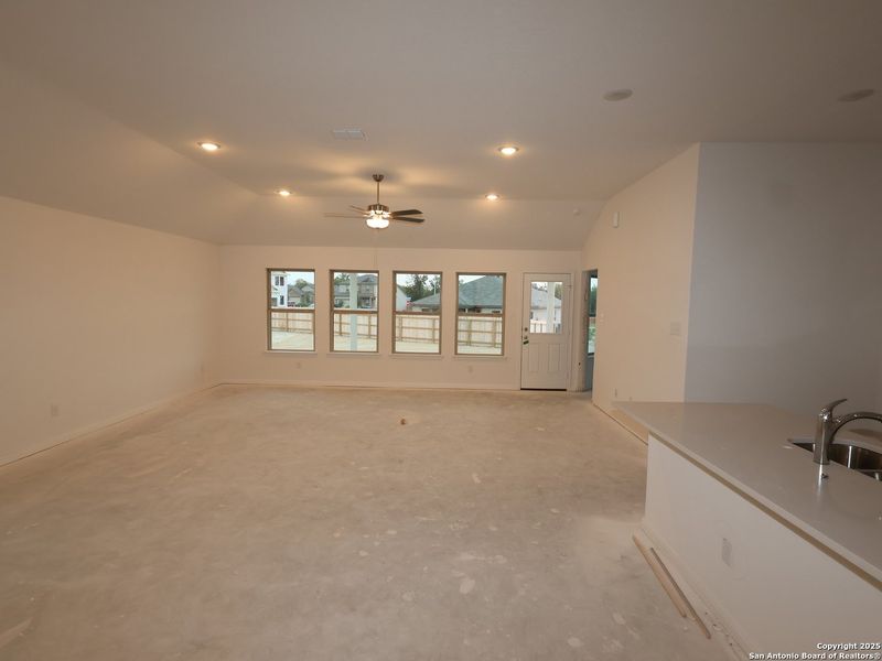 Image 29 of a home in Cinco Lakes. Image 29 of a home in Cinco Lakes.