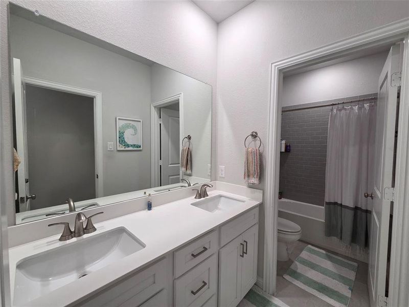 Furnished interior view inside a new home in , Wylie (Image 33).