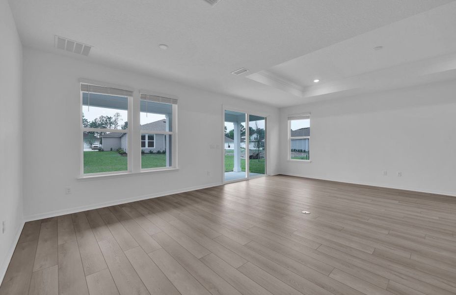 Spacious, unfurnished interior of a new home in Hyland Trail, Green Cove Springs (Image 16).