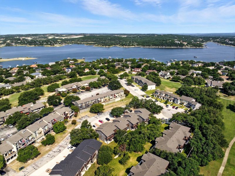 7 minute walk to Lake Travis 7 minute walk to Lake Travis