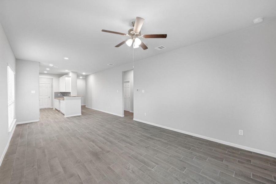 Spacious, unfurnished interior of a new home in Woodland Lakes, Huffman (Image 11). Spacious, unfurnished interior of a new home in Woodland Lakes, Huffman (Image 11).