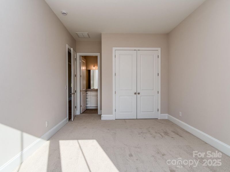 Spacious, unfurnished interior of a new home in , Clover (Image 29).