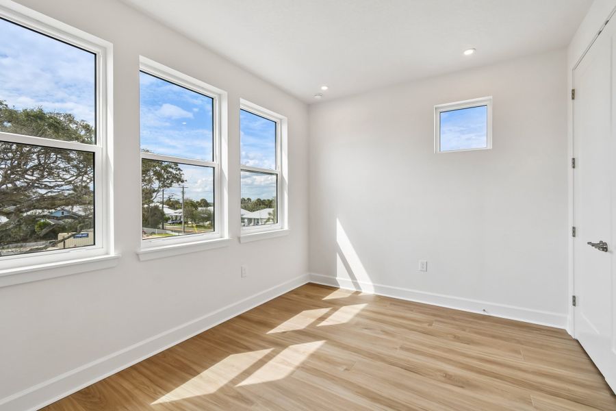 Representative unfurnished interior of a home built from the Driftwood by Tri Pointe Homes in EvenTide, New Smyrna Beach (Image 26).