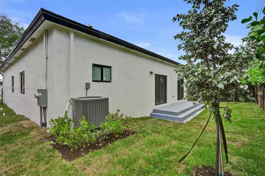 Exterior details and patio area of a home in , Miramar (Image 22).