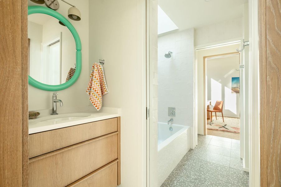 Full bath with vanity and bathing tub / shower combination