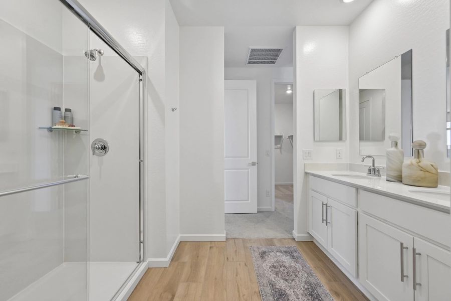 Primary bath. Model home, finishes may vary. Primary bath. Model home, finishes may vary.
