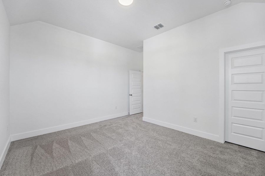 Spacious, unfurnished interior of a new home in Persimmon, Buda (Image 22).