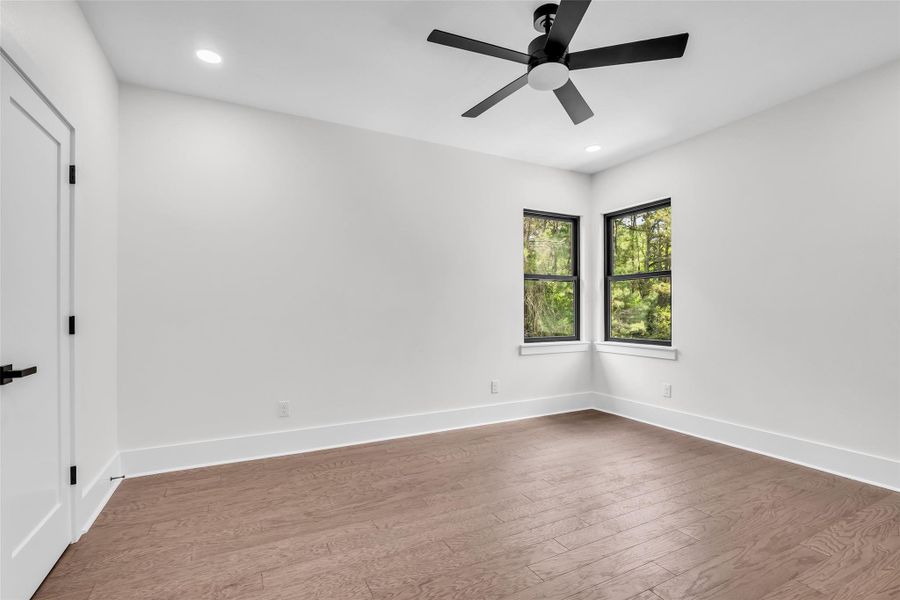 Spacious, unfurnished interior of a new home in , Tomball (Image 41).
