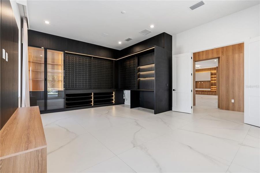 Furnished interior view inside a new home in , Montverde (Image 15).