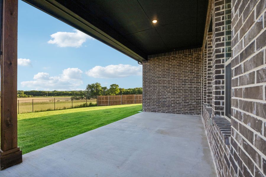 Exterior details and patio area of a home in Sheppard's Place, Waxahachie (Image 20). Exterior details and patio area of a home in Sheppard's Place, Waxahachie (Image 20).
