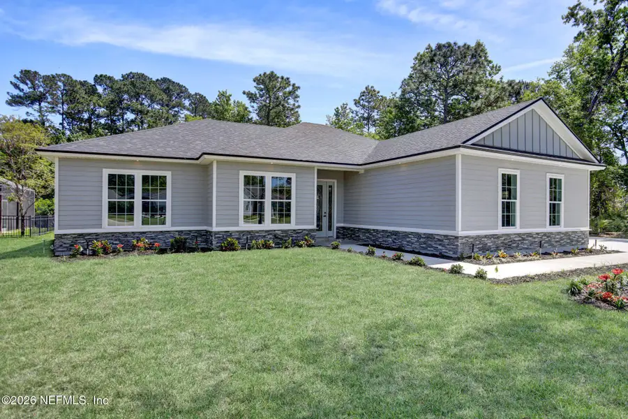 Exterior details and patio area of a home in , Green Cove Springs (Image 27).