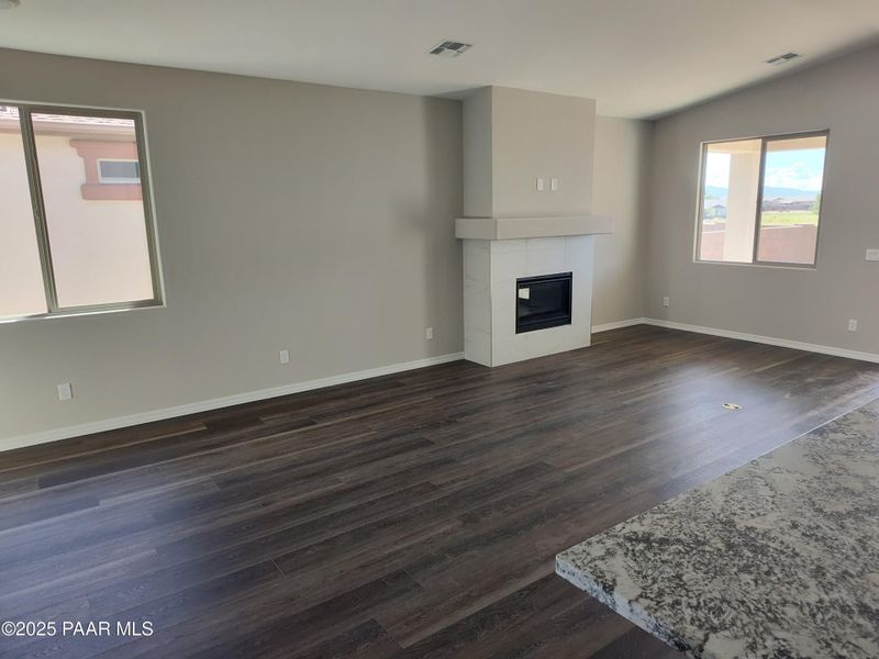 Spacious, unfurnished interior of a new home in North Ridge at Pronghorn Ranch, Prescott Valley (Image 3).