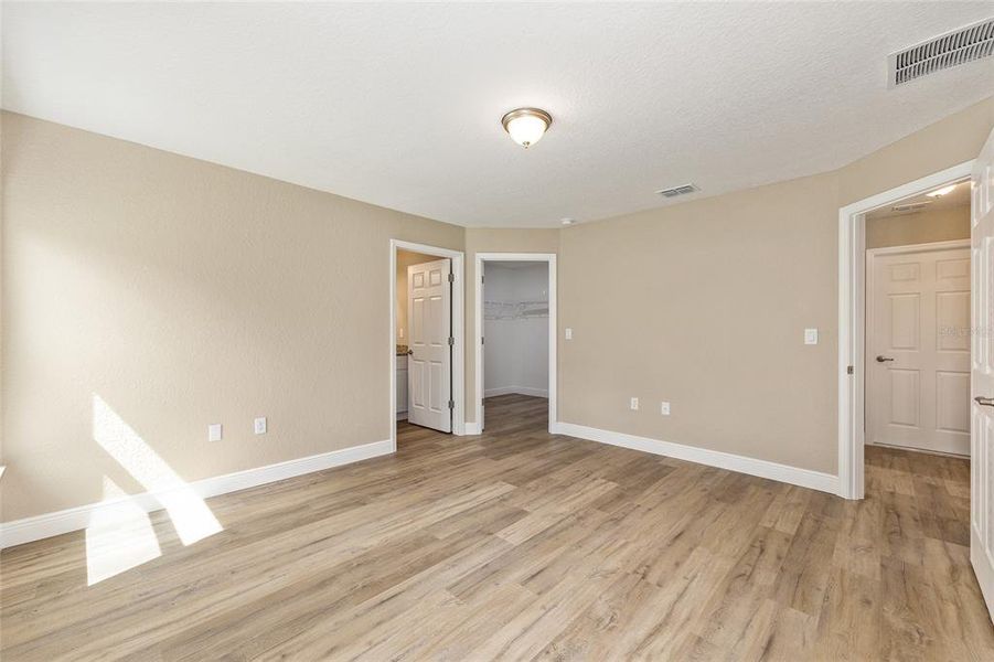 Spacious, unfurnished interior of a new home in , Citrus Springs (Image 14).