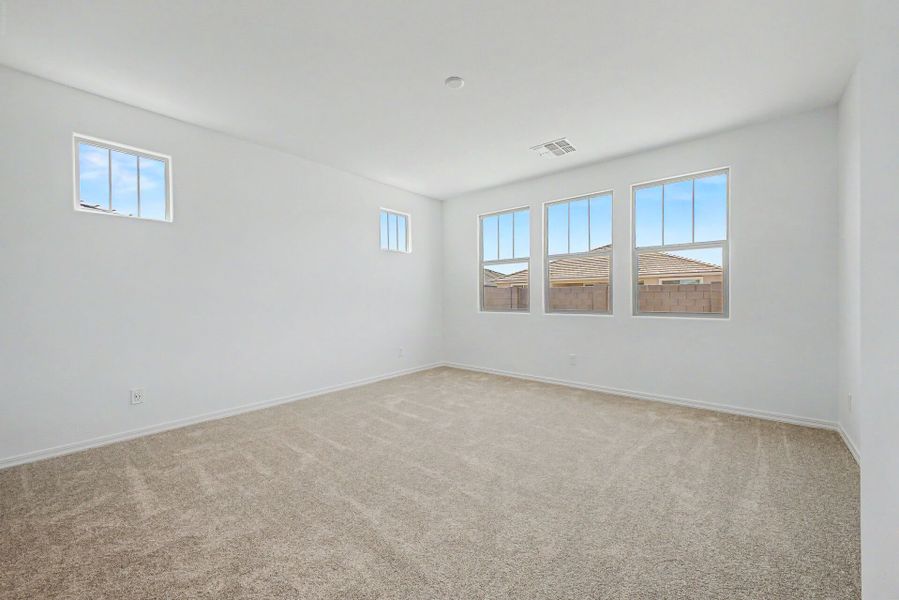 Spacious, unfurnished interior of a new home in Las Ventanas, Goodyear (Image 11).