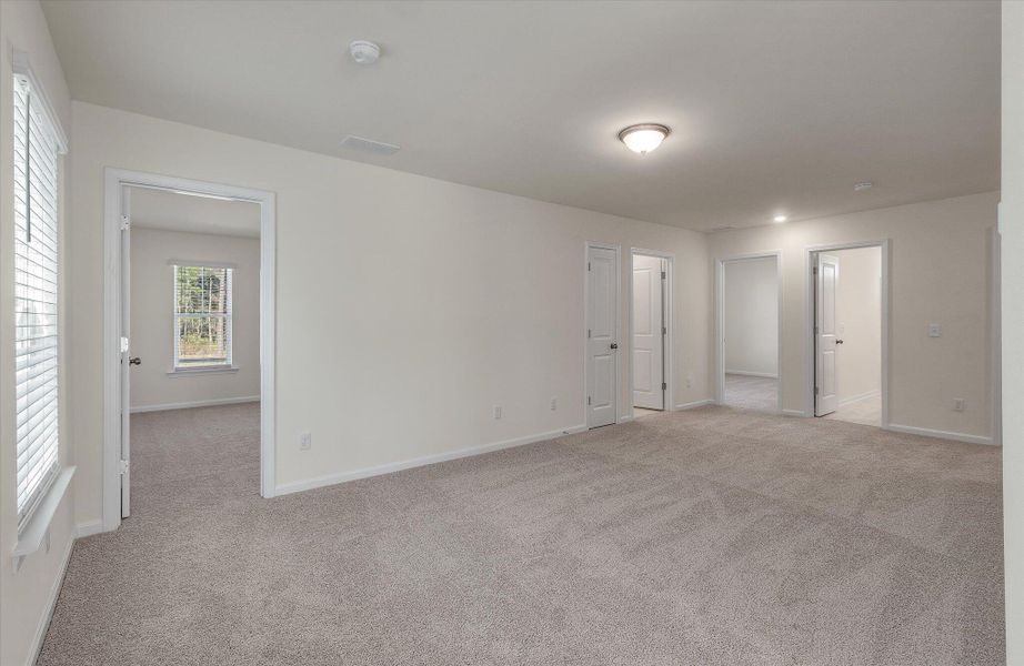 Spacious, unfurnished interior of a new home in Parker's Preserve, Ridgeville (Image 21).