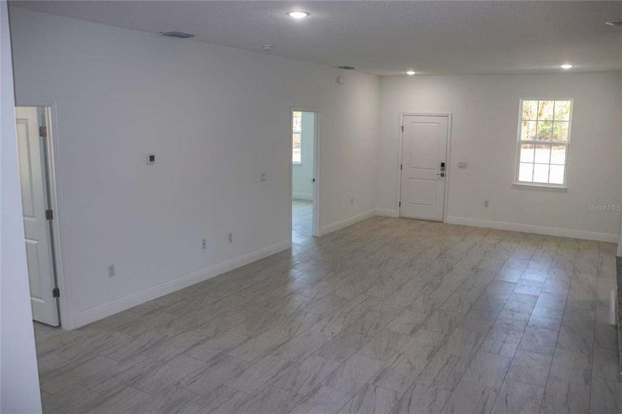 Spacious, unfurnished interior of a new home in , Citrus Springs (Image 21).