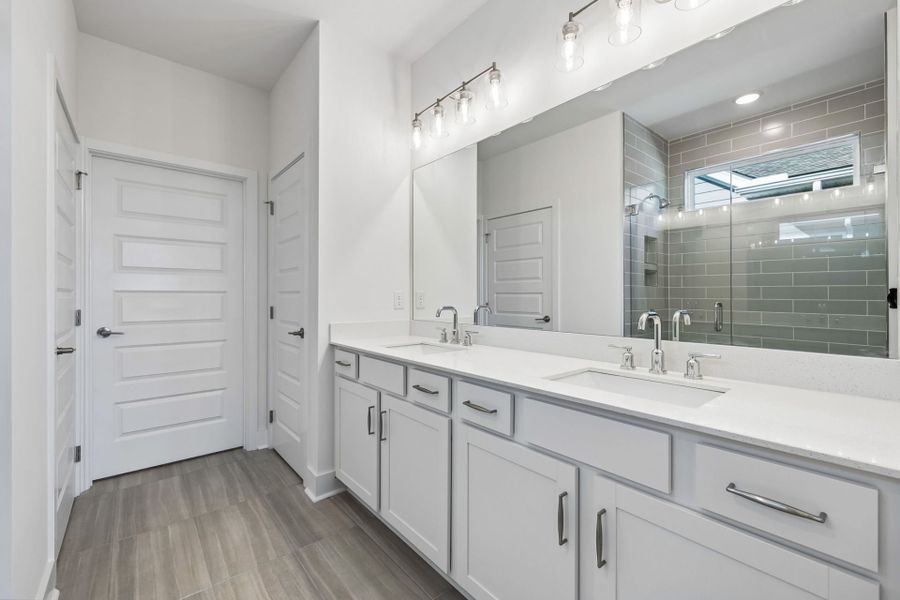 Furnished interior view inside a new home in Del Webb Barton Village, Lebanon (Image 18).