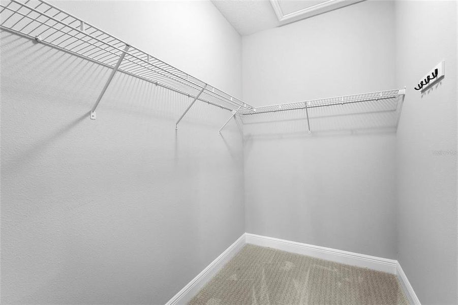 Spacious, unfurnished interior of a new home in , Sarasota (Image 23).