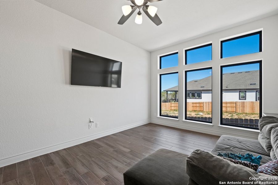 Spacious, unfurnished interior of a new home in La Cima 60', San Marcos (Image 19).