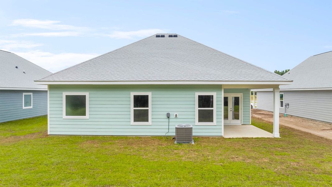 Exterior details and patio area of a home in Buffer Farms, Port Saint Joe (Image 3).