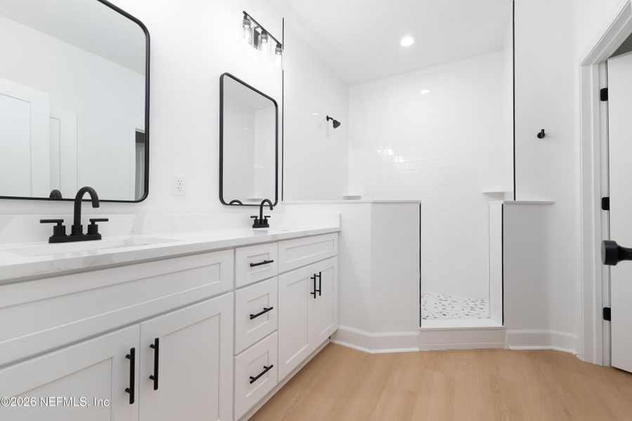 Furnished interior view inside a new home in , Palatka (Image 9).