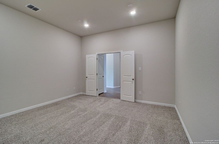 Spacious, unfurnished interior of a new home in Clear Creek, New Braunfels (Image 18). Spacious, unfurnished interior of a new home in Clear Creek, New Braunfels (Image 18).